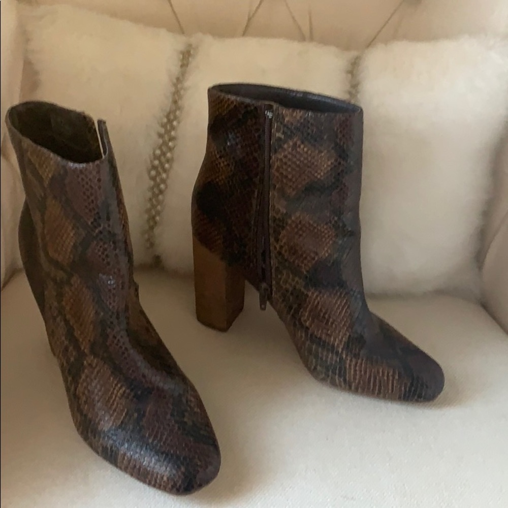 US women’s Size 8 snakeskin booties